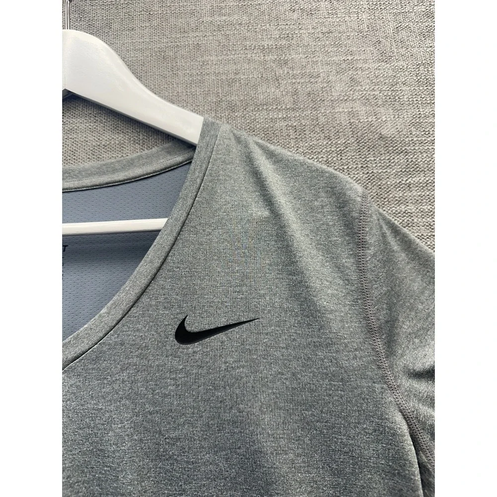 Nike Dri Fit Tee Shirt Mens XL Gray Swoosh‎ Logo Short Sleeve V Neck Streetwear